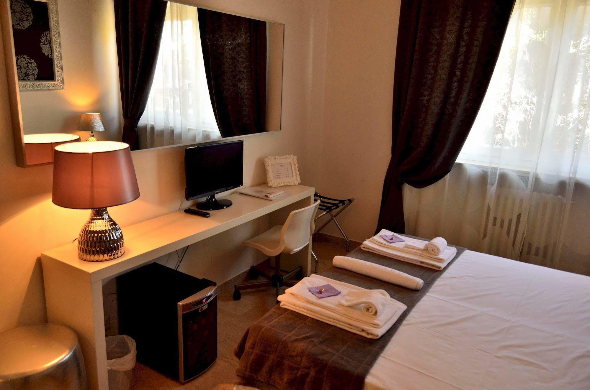 Rome&Suites Bagian luar foto
